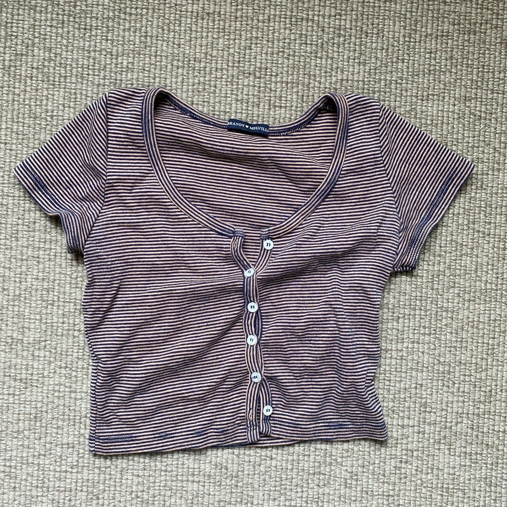 Middle button baby tee